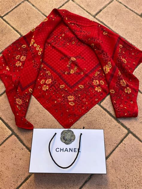 foulard chanel vrai ou faux|chanel counterfeit catalog.